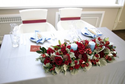 Композиция на стол молодоженов в красной гамме (70 см) - Доставка цветов в Екатеринбурге