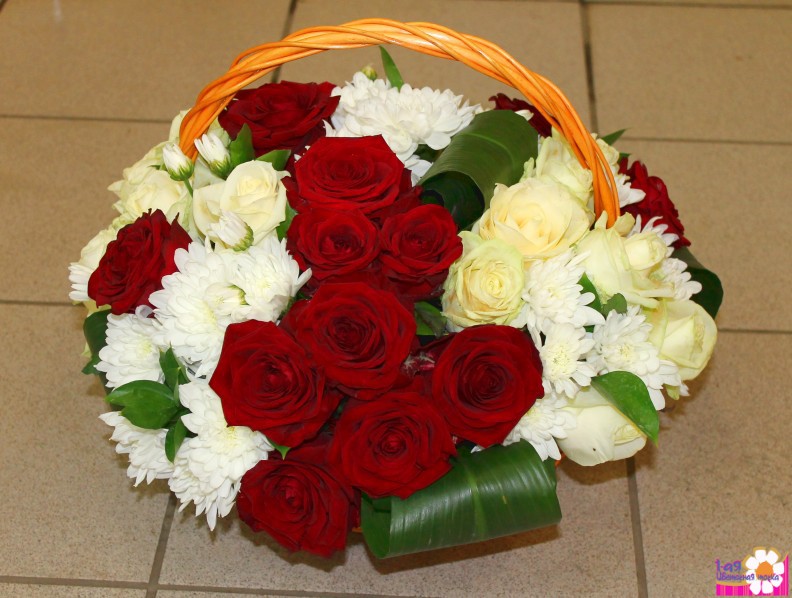 Праздничная корзина с цветами "Триумф"