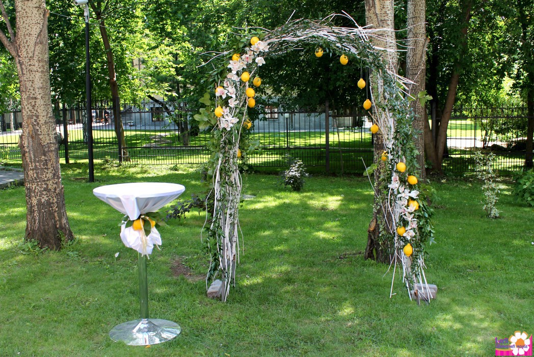 Оформление свадебного пространства для выездной регистрации и свадебного торжества в оттенках мяты и лимона