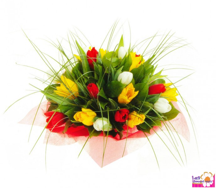 Букет из разноцветных тюльпанов с декоративными травами