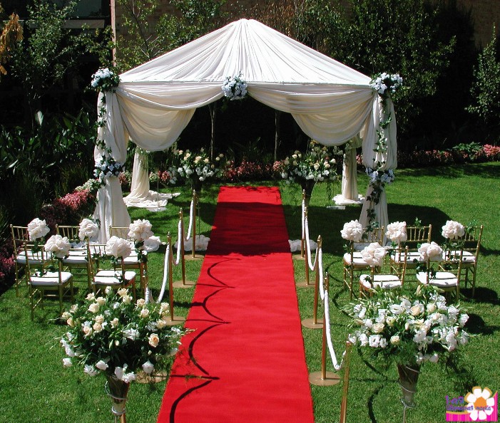 Украшение свадебного шатра для выездной регистрации
