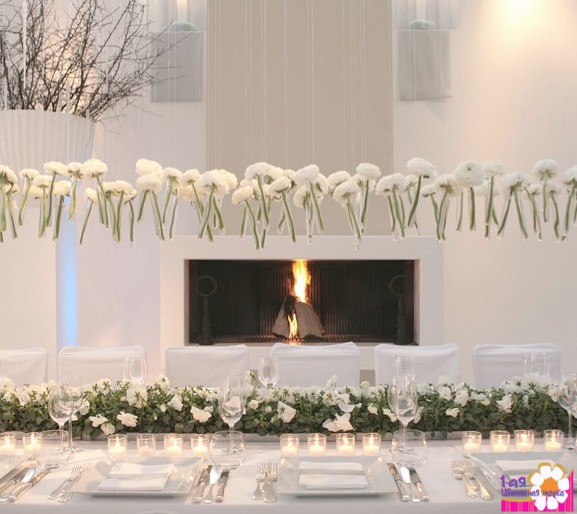 Изысканное оформление свадебного зала белыми цветами
