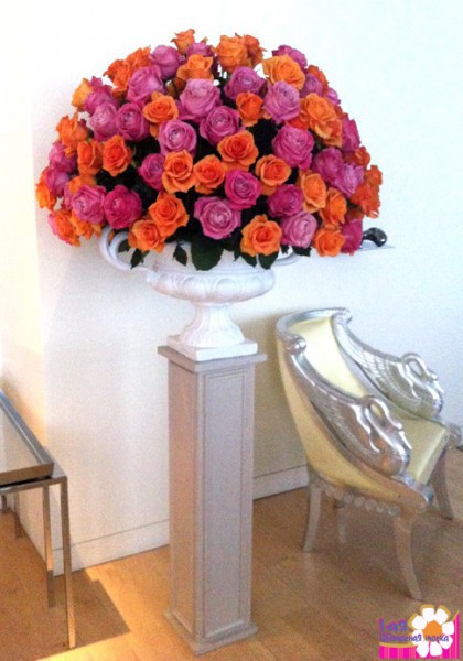 Композиция из роз для напольной вазы