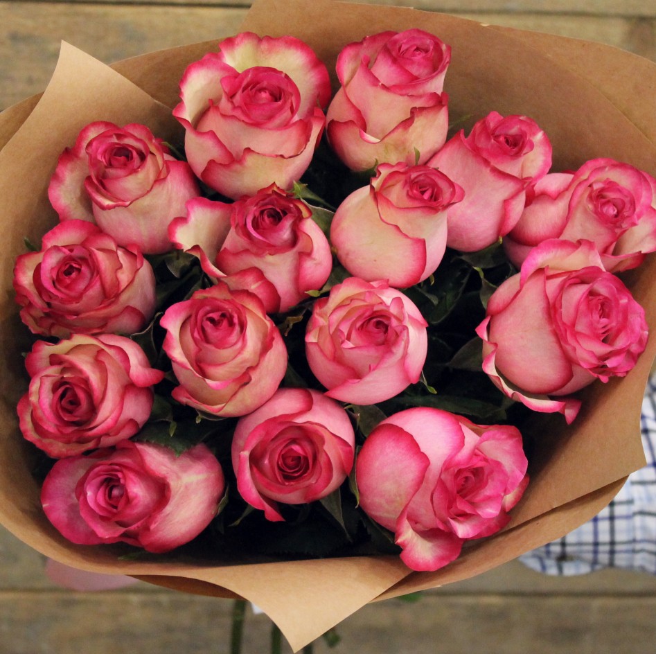 Букет из 15 двухцветных роз