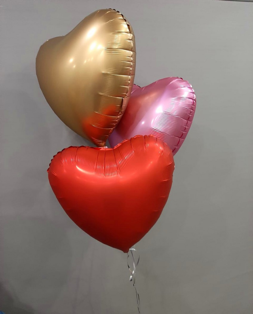 Связка фольгированных шаров - сердец