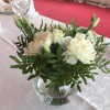 Композиция из белых цветов  для украшения стола (без вазы) - Доставка цветов в Екатеринбурге