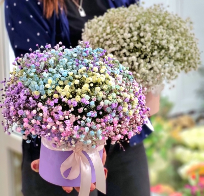 Композиция в шляпной коробке "Для неё" - Доставка цветов в Екатеринбурге