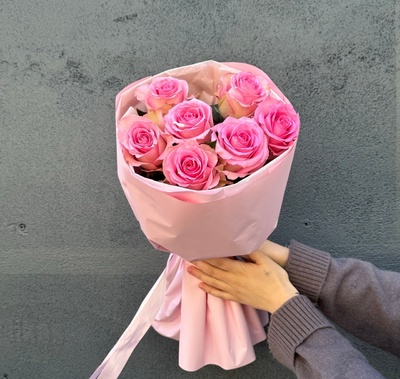 Для самой  нежной! Букет из 7 роз в оформлении (Эквадор, 50-60см) - Доставка цветов в Екатеринбурге
