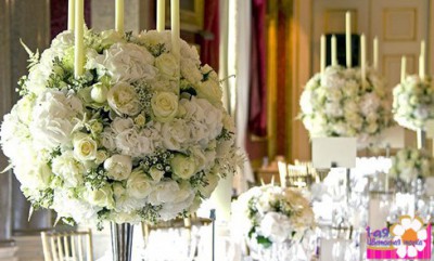 Белые свадебные композиции в виде шара для украшения столов - Доставка цветов в Екатеринбурге