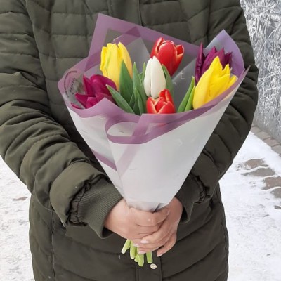 Букет "7 разноцветных тюльпанов" - Доставка цветов в Екатеринбурге