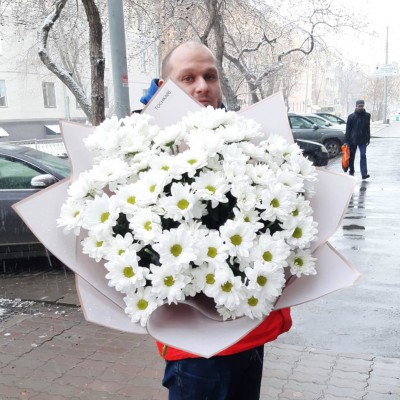 Букет “Мамуле” из 9 белых хризантем в оформлении - Доставка цветов в Екатеринбурге