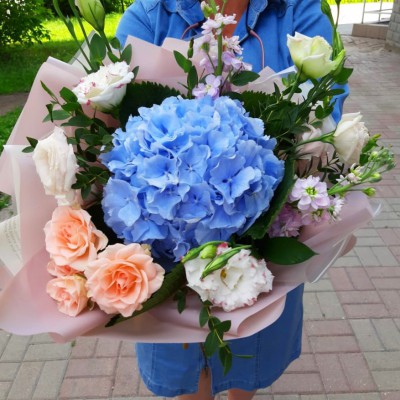 Букет "Сапфир" с голубой гортензией - Доставка цветов в Екатеринбурге