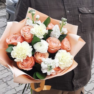 Букет "Сезон удовольствий" с пионовидными розами - Доставка цветов в Екатеринбурге