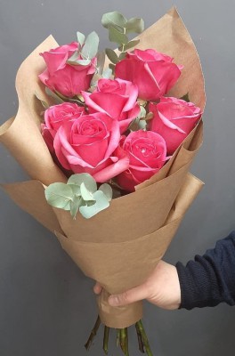 Для самой  нежной! Букет из 7 роз в оформлении (Эквадор, 50-60см) - Доставка цветов в Екатеринбурге