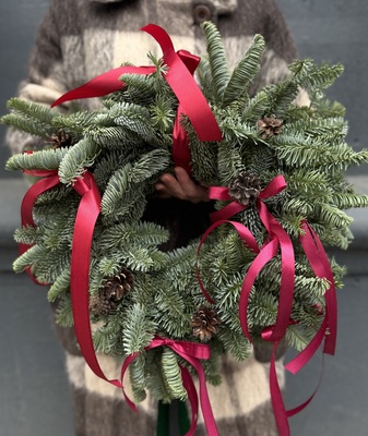 Венок зимний с декором  - Доставка цветов в Екатеринбурге