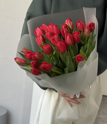 25 пионовидных тюльпанов  - Доставка цветов в Екатеринбурге