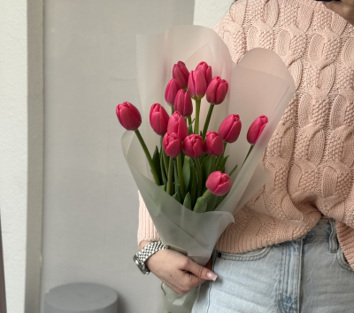 Букет из 15 ярких тюльпанов 🌿 - Доставка цветов в Екатеринбурге