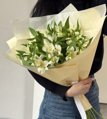 Альстромерии в оформлении  - Доставка цветов в Екатеринбурге