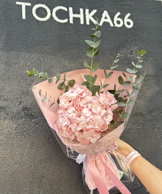 Комплимент с розовой гортензией  - Доставка цветов в Екатеринбурге