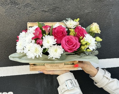 Композиция в ящике - Доставка цветов в Екатеринбурге