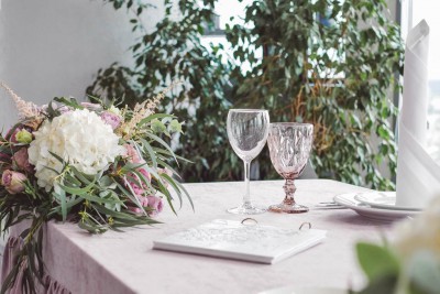 Композиция для оформления стола с гортензией - Доставка цветов в Екатеринбурге