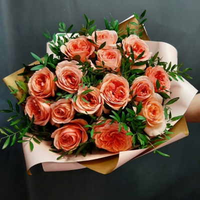 Коралловая мечта: букет из пионовидных роз - Доставка цветов в Екатеринбурге