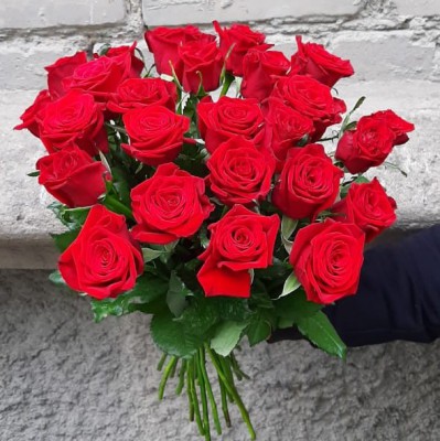 АКЦИЯ. Букет из 25 красных роз (Кения, 40 см)  - Доставка цветов в Екатеринбурге