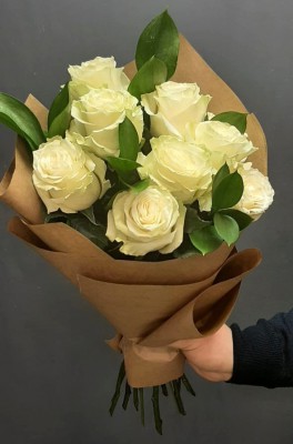 Моей любимой!  Букет из 9  роз в оформлении (Эквадор, 50-60см) - Доставка цветов в Екатеринбурге