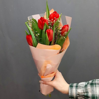 Малыш из красных тюльпанов - Доставка цветов в Екатеринбурге