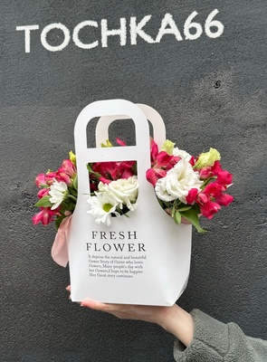 Композиция в сумочке - Доставка цветов в Екатеринбурге