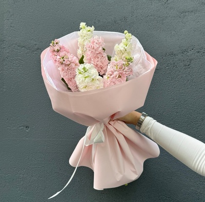 Букет из ароматной маттиолы - Доставка цветов в Екатеринбурге